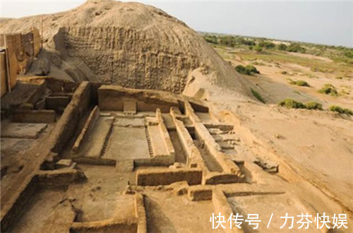 女神像$秘鲁发现一女神像,上刻“武当”二字,难道《山海经》所言非虚