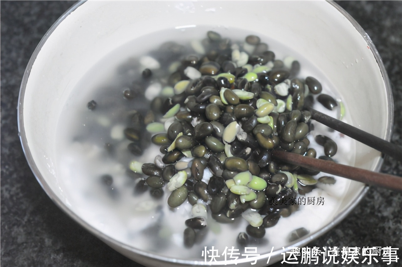 一日三餐|夏天湿气重,补药一堆,不如吃此物一块,清爽粉糯,凉吃更带劲!