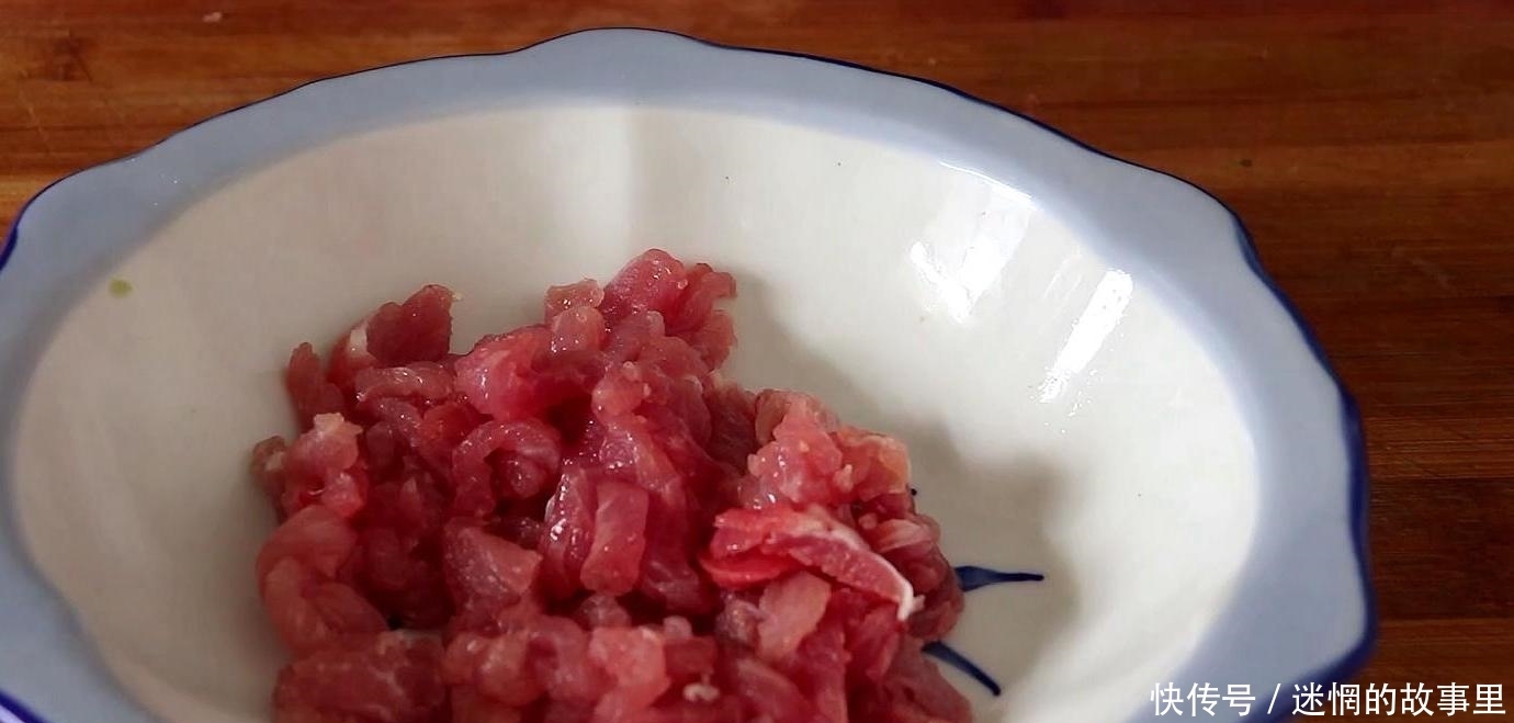 肉丝怎么炒才好吃,大厨教你,别直接下锅,肉丝滑嫩非常香