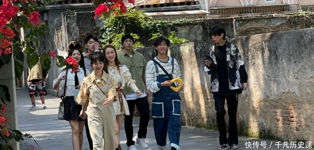 比小甜剧还甜的综艺《怦然心动20岁》,主持人大左直呼上头