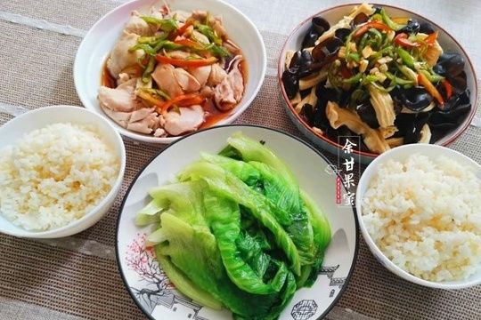 粗细|娘俩的午餐简单做，清淡味美又开胃，粗细搭配不失营养，又光盘