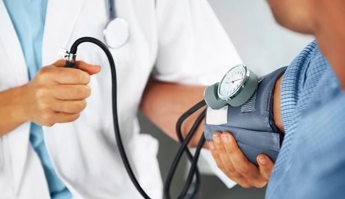 高血压患者|高血压患者除了少吃盐,也要注意1种水果,吃错了或许同样升血压