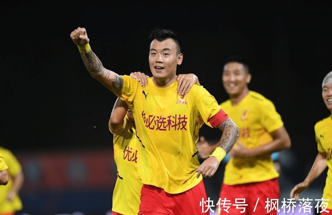 接班人|还觉得郑智第一接班人废了?一个鱼跃冲顶把中超豪门打服,真霸气!