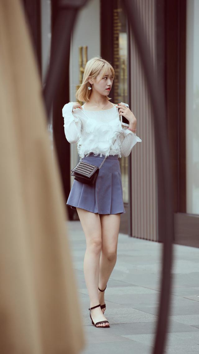 身姿|街拍:个性时尚的美女,曼妙身姿,笑容甜美可爱