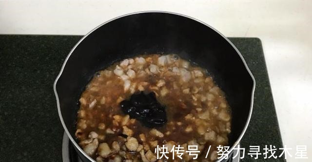 想吃炸酱面自己在家做,成本低,干净卫生还实惠!