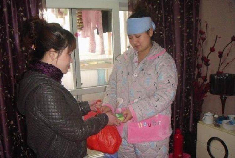 顾月子|70岁老人埋怨儿媳不孝顺,含泪哭诉,儿媳回怼:月子仇我记一辈子