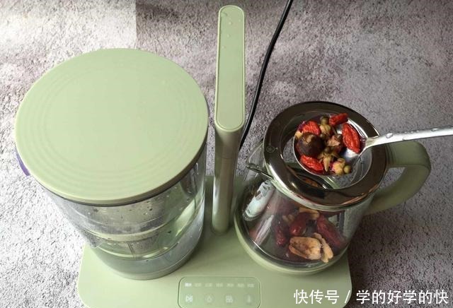 红糖和它们一起煮,女人隔三差五喝,驱寒,补气血,脸色越来越美