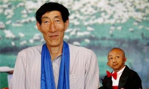 鲍喜顺身高236米不听医生建议生子还想要二胎如今怎样了