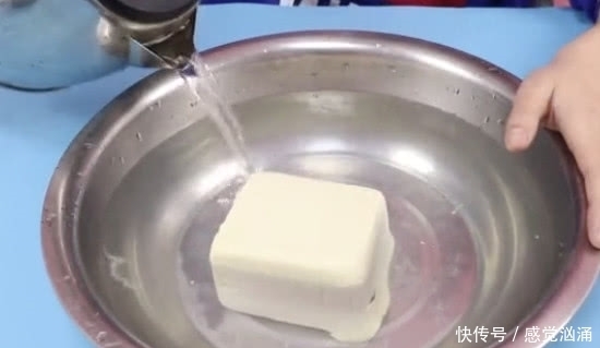 保存豆腐不要放冰箱,从老厨师那偷学一诀窍,放十天依旧新鲜滑嫩