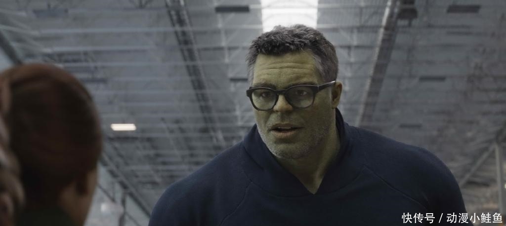 扛起|《复联4》全新彩蛋,致敬漫画,绿巨人扛起1500亿吨大山