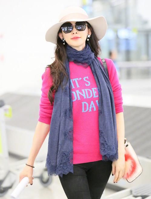  时尚|街拍：时尚御姐无袖上衣紧身裤，时尚有范回头率高