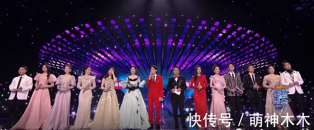 湖南台新主持跨年亮相即翻车,找不到镜头不会接话,何炅都带不动