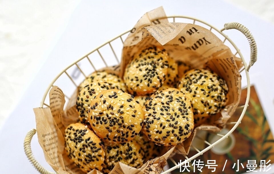 孩子|鸡蛋别再炒着吃了，做成小零食，酥香可口，孩子一口气能吃10个