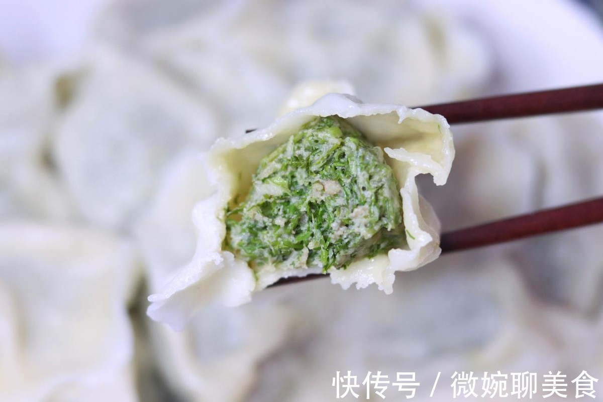 猪肉馅|全家坐在一起吃饺子，味道香浓，营养价值极高
