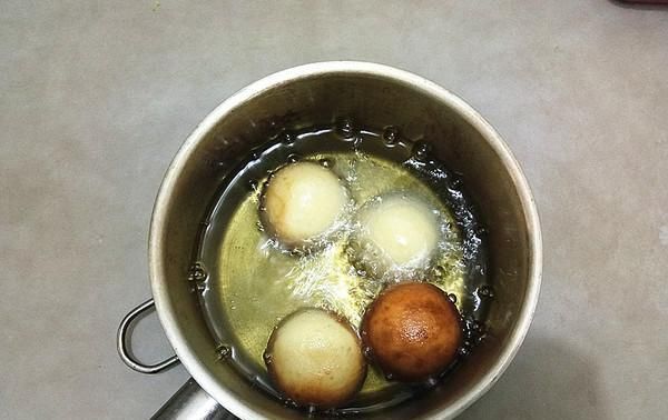 以后面粉就照着样子做,加1个鸡蛋,不用烤不用蒸,比蛋糕都好吃