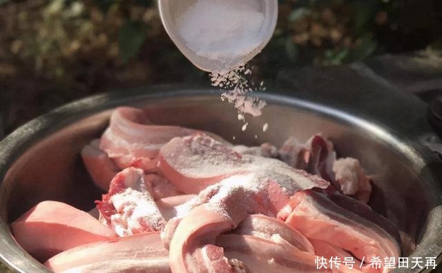 发霉|冬天腌腊肉,学会“2腌1涂”,腊肉咸香入味,经久耐放不发霉