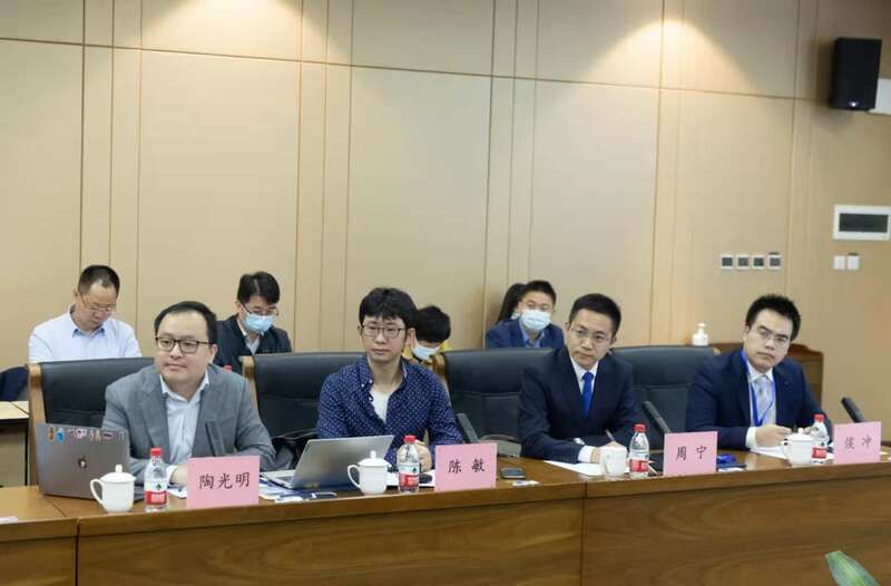智能|四位年轻海归教授共织一块“懂你的布”