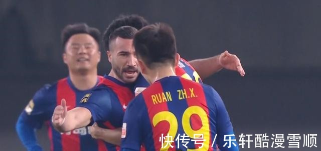 张外龙|中超保级最新形势申花7分领跑,武汉大连人形势大好,青岛惨败