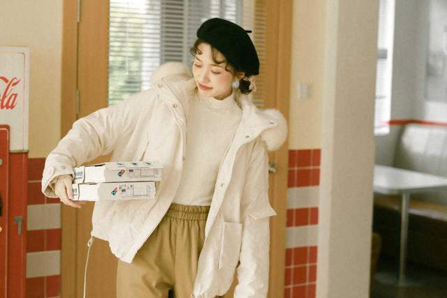 臃肿|秋冬,学会这几种羽绒服穿搭法,让你告别臃肿,穿出好气质