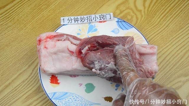 猪毛不用火烤,不用镊子拔,大厨教我一招,一根猪毛也看不见