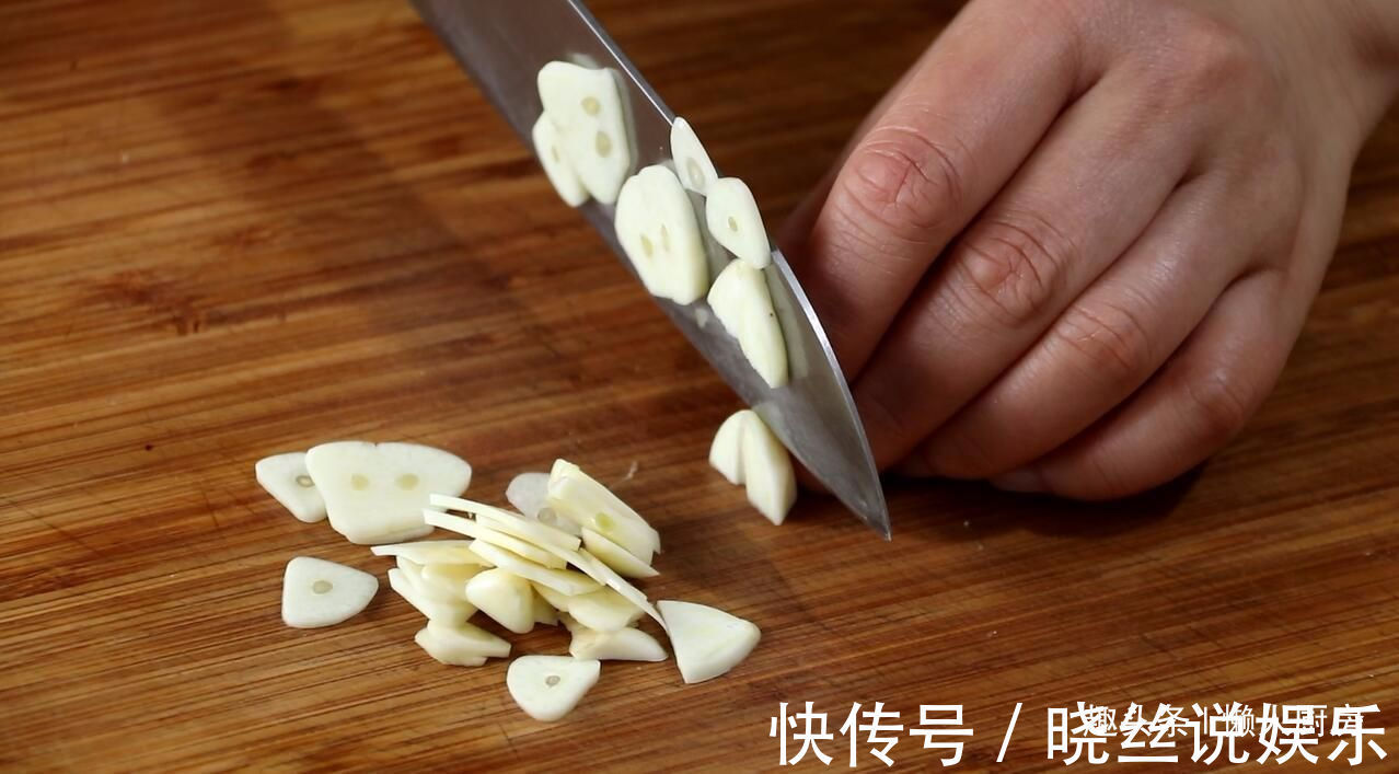 鸭血好吃却腥味太重教你做麻辣鸭血,麻辣开胃又下饭