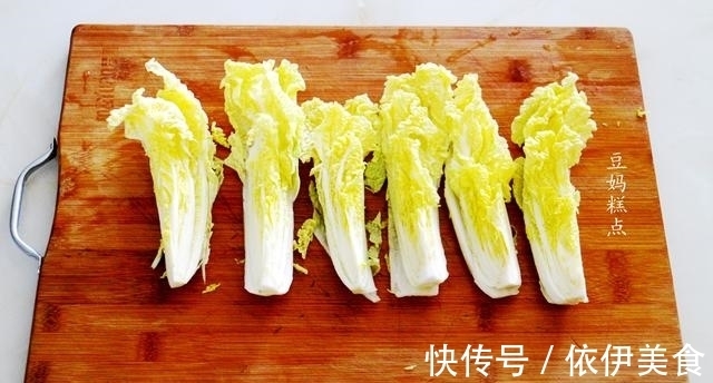 蒜蓉酱汁|蒜蓉粉丝娃娃菜的做法，蒸10分钟，口感鲜甜减脂，有空要试试