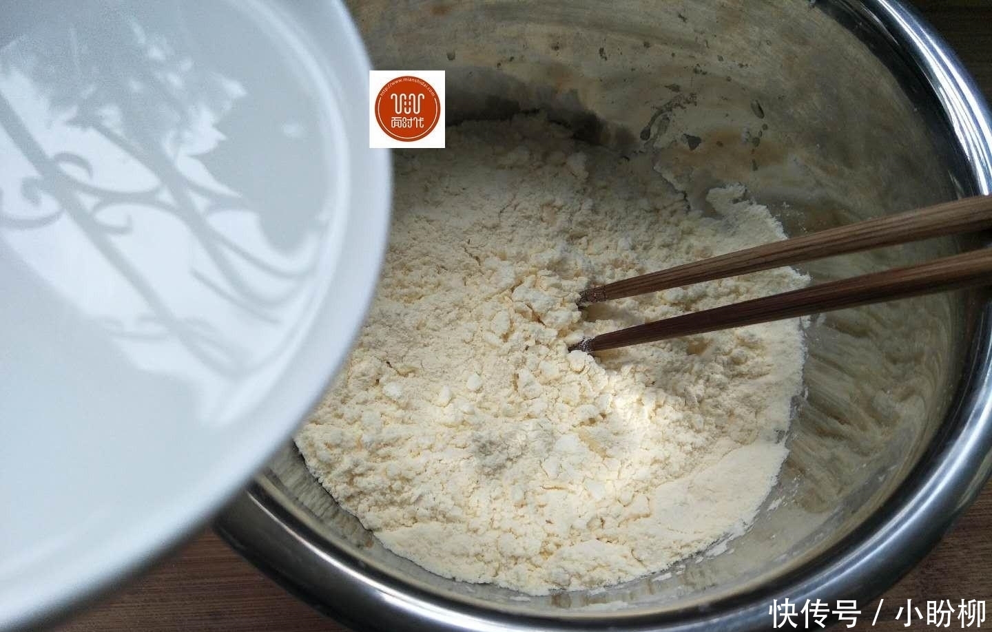 玉米饼,教你一招,比城里卖的蛋糕还要好吃,儿子一下吃了5个