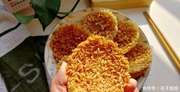 把鸡蛋打进剩米饭里,学会这新吃法,越吃越上瘾,上桌就抢光