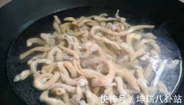 小米椒|很多人以为的“废料”,其实是美味,一道炒鸡肠让你开胃又下饭