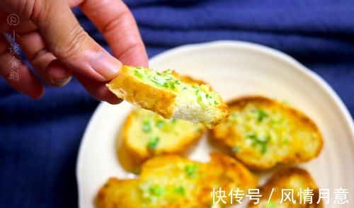 孩子想吃面包片,不用去买了,教你在家就能轻松做,一盘都不够吃