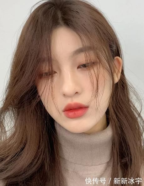 黄色|黄色发色曾经OUT了!2021年盛行这3款发色,显白还上层次