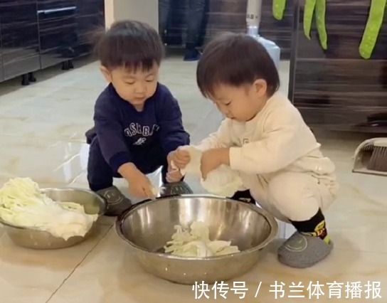 白菜|1岁娃把超市桃子都戳了个洞,硬核老妈指指榴莲:别怕疼使劲拍