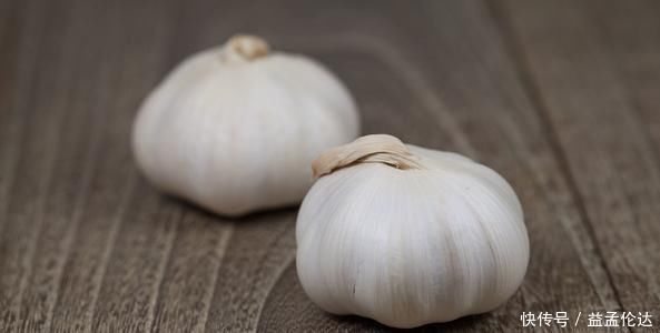 此物和大蒜搭配，是天然“阿司匹林”，降壓活血，血栓不再有