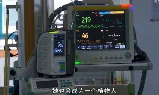 婴儿游泳馆|刚满月女婴在家游泳时窒息,家长就在旁边…都是这东西惹的祸!