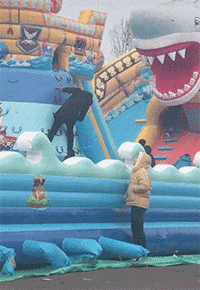 |搞笑GIF:日防夜防闺蜜难防