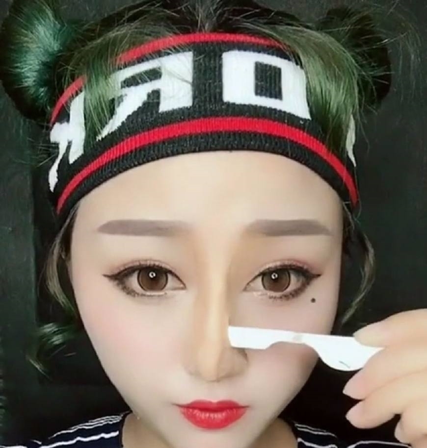 网红明星卸完妆的样子，网友：这哪是化妆，这是整容