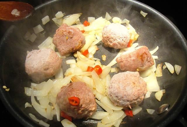 好吃|肉丸和面条一起做,原来这么好吃,我家一周吃5次,上桌汁都不剩