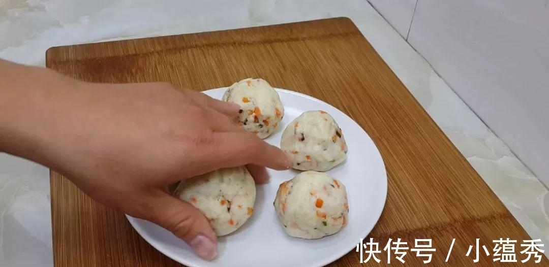 做法|土豆全新做法, 筷子一搅, 做出最好吃的土豆饼, 让你看着就超香吃