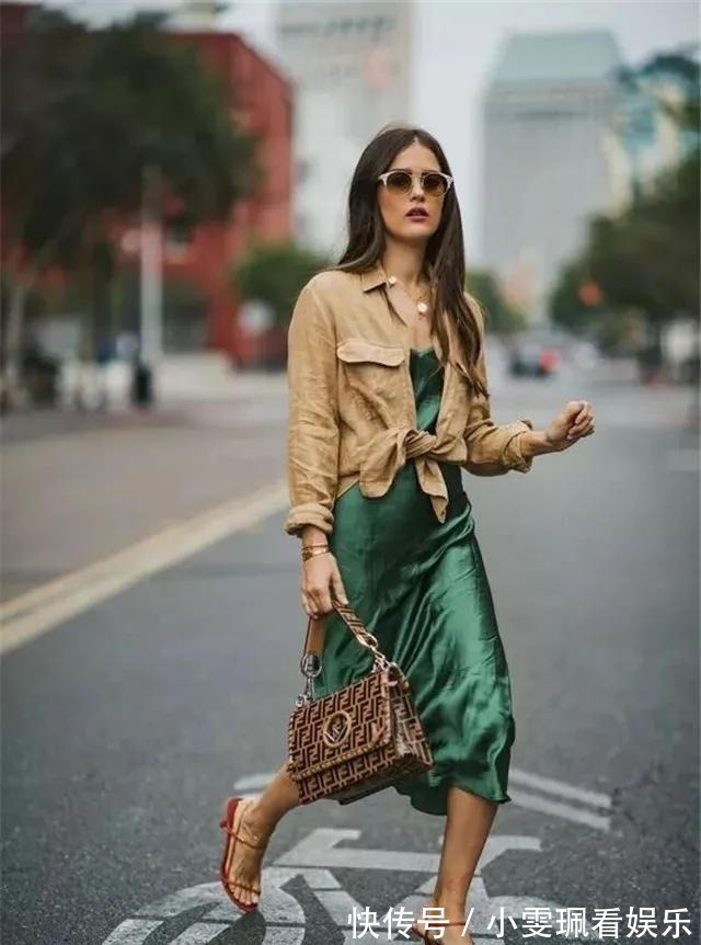 格纹|卫衣穿了几十年,早该换了!今年来一件“衬衫外套”,时髦又百搭