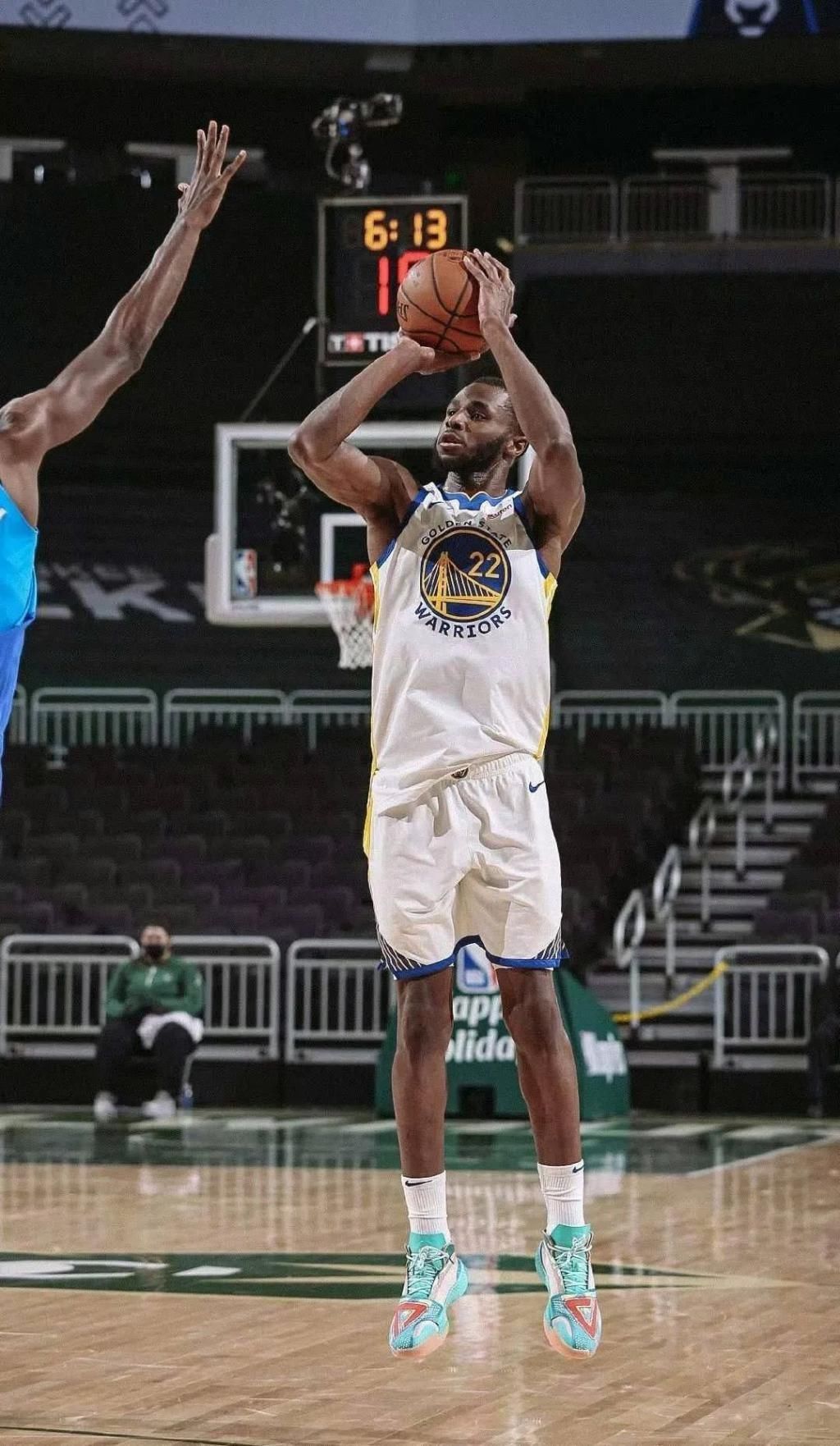 adizero 太骚了吧!这五双猛男色球鞋,你绝对喜欢…