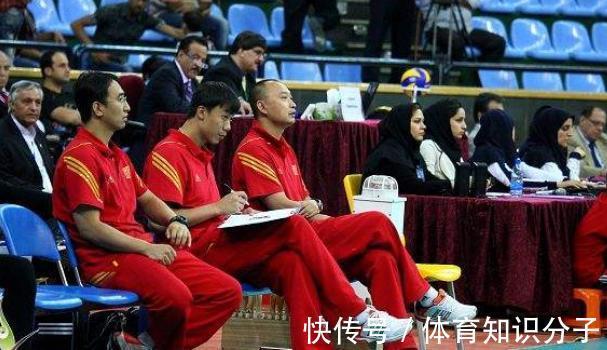 安家杰|女排招兵买马!亚洲冠军教练惊现训练营,有望代替安家杰成二把手