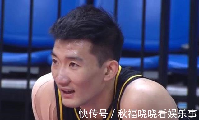 广厦队|广东队女球迷哭了!孙铭徽首节被驱逐,易建联2分,杜锋不高兴了