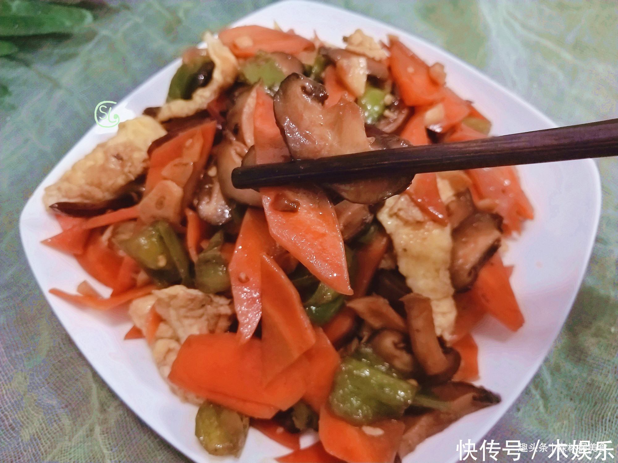 为什么饭店的炒香菇那么好吃原来做法很简单,一次做一盘不够吃