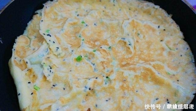 还是老妈这样做的鸡蛋饼好吃，美味又营养，一口气就吃了10张
