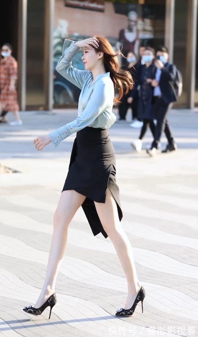 短裙|小姐姐穿着黑色拼接短裙,大长腿尽收眼底,简直就是女神