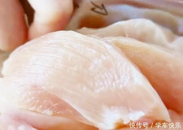 鸡胸肉最过瘾的吃法,不炒不炖不油炸,鲜嫩又弹牙,孩子超爱吃