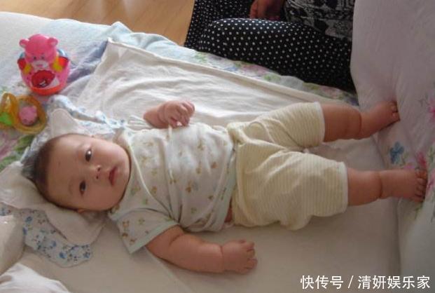 孩子|宝宝睡觉总喜欢蹬腿家长别只顾着夸孩子可爱,忽视了孩子的求救