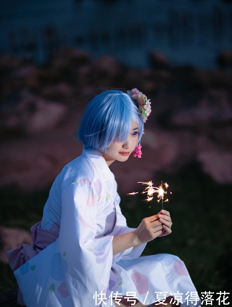 萌妹|Reo蕾姆海边COS,身穿和服眼神无辜,赤着小脚的她邀请你“玩耍”!