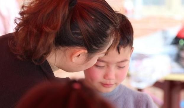 李玫瑾|李玫瑾当孩子学会顶嘴时,家长多说3句话,孩子以后会来感激你