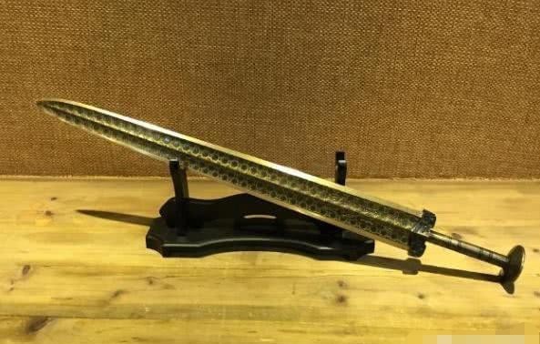 青铜器|秦始皇陵开挖,将军像压着一把剑搬开雕像,瞬间弹直,剑现在在哪